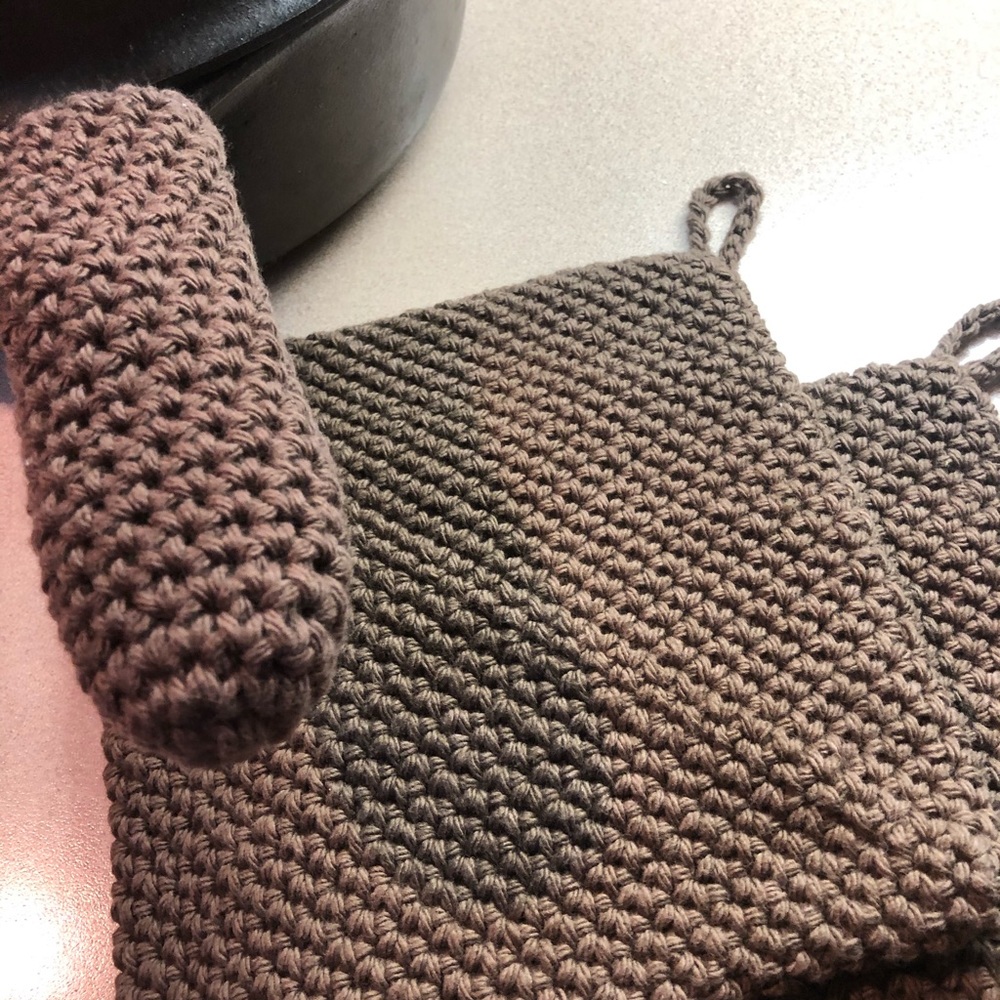2 cotton potholders & 1 cast iron handle holder